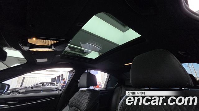 BMW 5-Series 2023 — photo 18