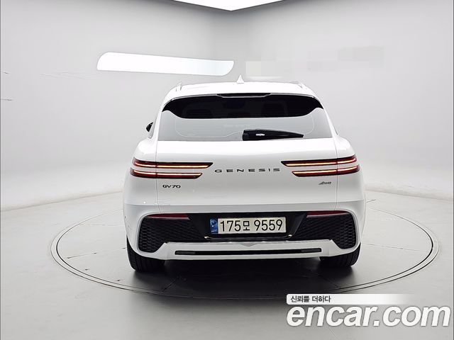 Genesis GV70 2021 — photo 2