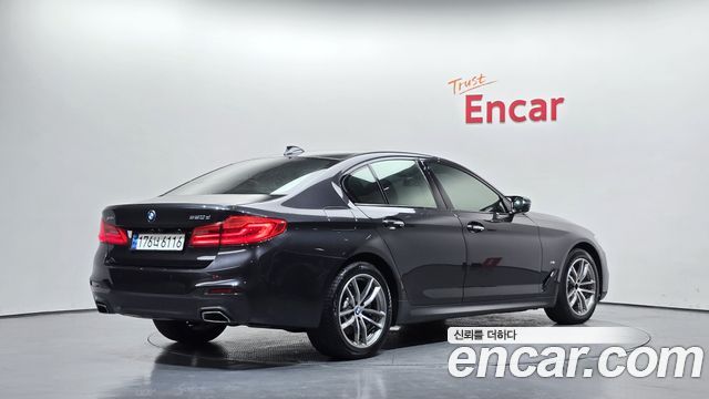 BMW 5-Series 2017 — photo 2