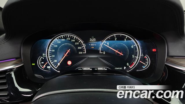 BMW 5-Series 2017 — photo 8