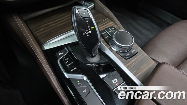 BMW 5-Series 2017 — photo 9