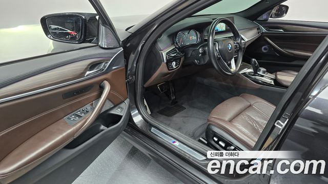 BMW 5-Series 2017 — photo 10