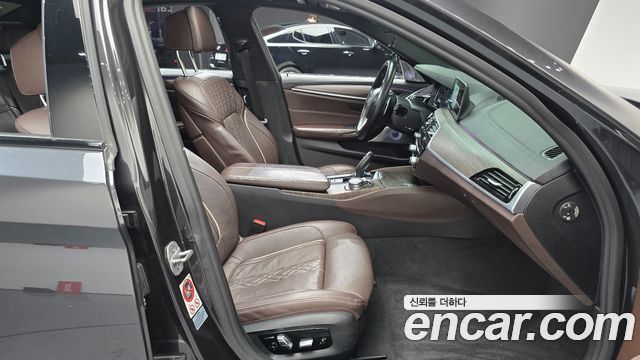 BMW 5-Series 2017 — photo 11