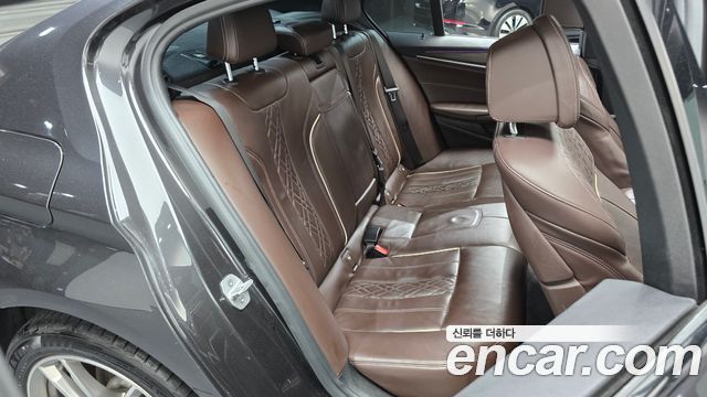 BMW 5-Series 2017 — photo 12