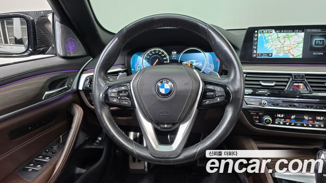 BMW 5-Series 2017 — photo 13