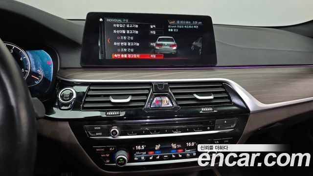 BMW 5-Series 2017 — photo 14