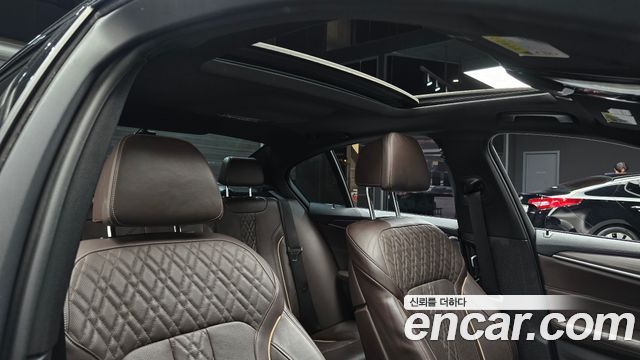 BMW 5-Series 2017 — photo 19