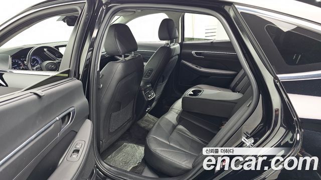 Hyundai Sonata 2022 — photo 17
