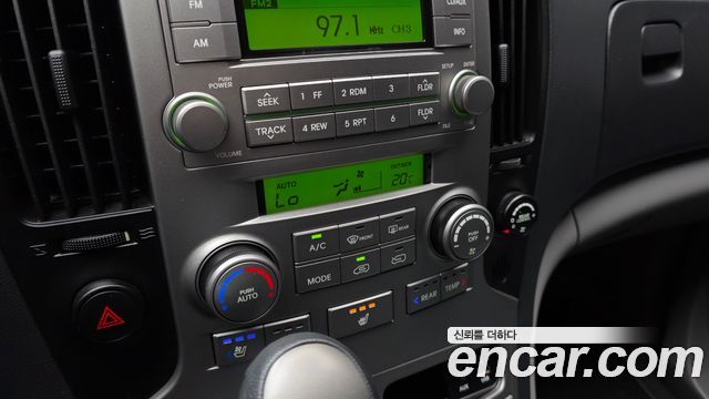 Hyundai Starex 2014 — photo 17