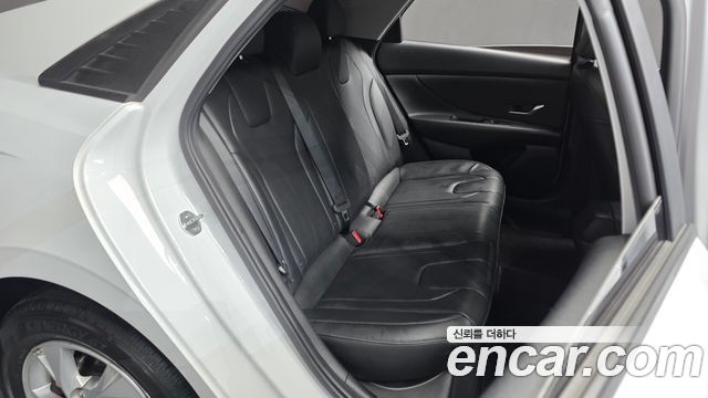 Hyundai AVANTE 2021 — photo 17