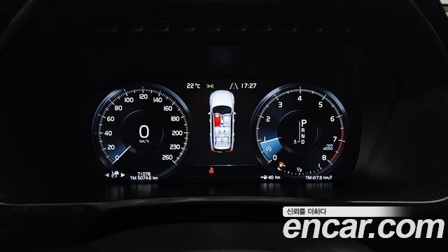 Volvo XC90 2019 — photo 11
