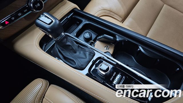 Volvo XC90 2019 — photo 12