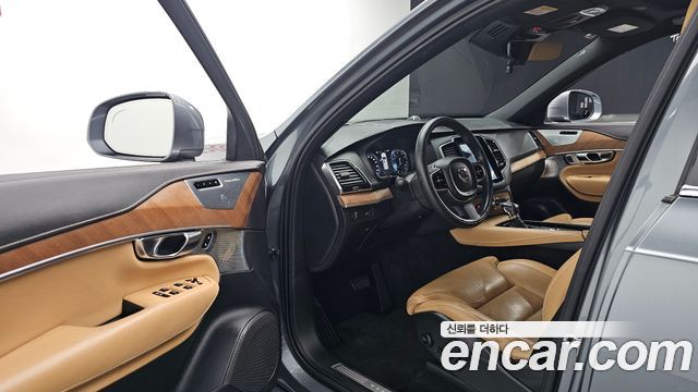 Volvo XC90 2019 — photo 13