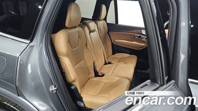 Volvo XC90 2019 — photo 18