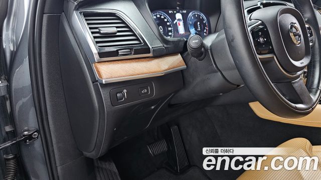 Volvo XC90 2019 — photo 19