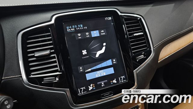 Volvo XC90 2019 — photo 22