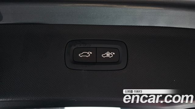 Volvo XC90 2019 — photo 26