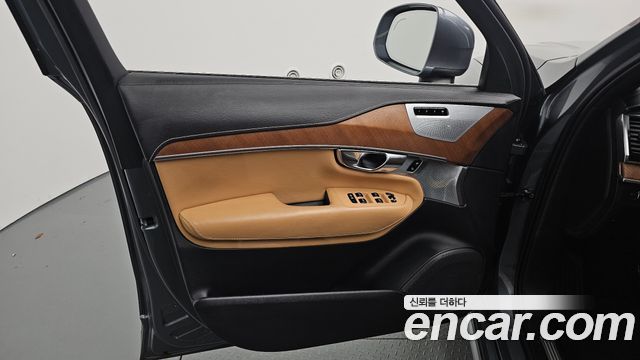 Volvo XC90 2019 — photo 14