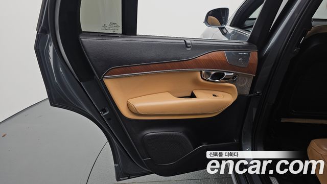 Volvo XC90 2019 — photo 15