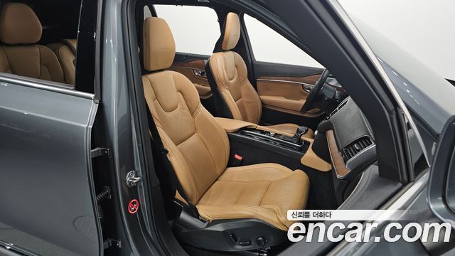 Volvo XC90 2019 — photo 16
