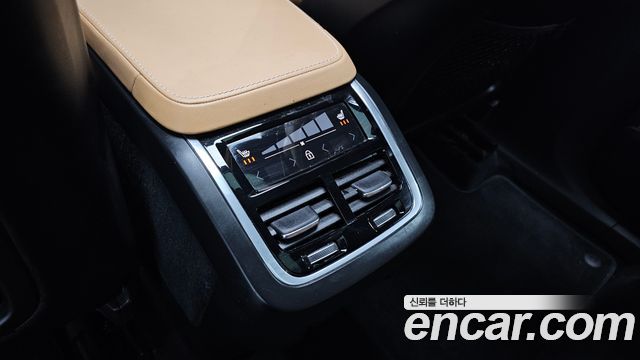 Volvo XC90 2019 — photo 29