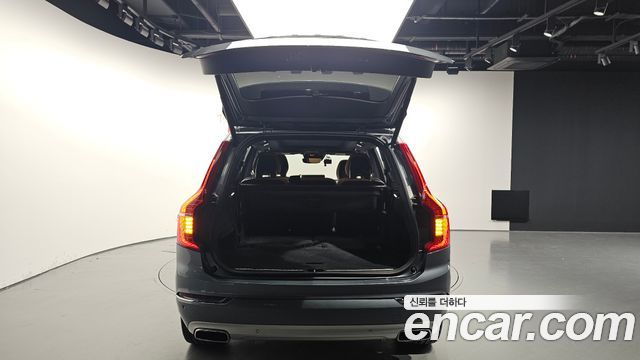Volvo XC90 2019 — photo 31