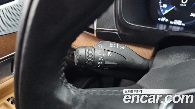 Volvo XC90 2019 — photo 37