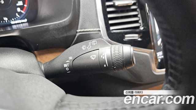 Volvo XC90 2019 — photo 38