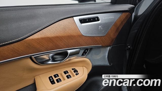 Volvo XC90 2019 — photo 39