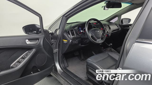 Kia K3 2015 — photo 10