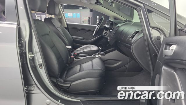 Kia K3 2015 — photo 11