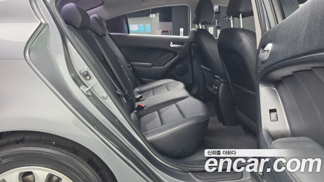 Kia K3 2015 — photo 12