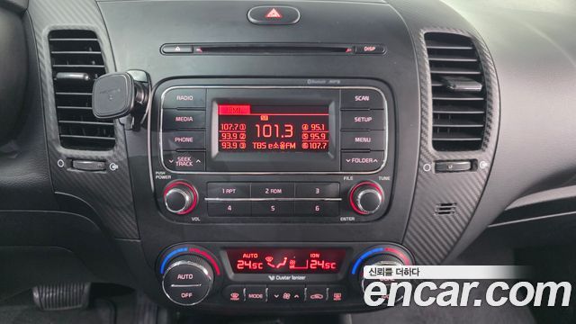 Kia K3 2015 — photo 14