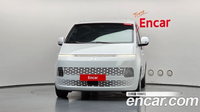Hyundai Staria 2025 — photo 3