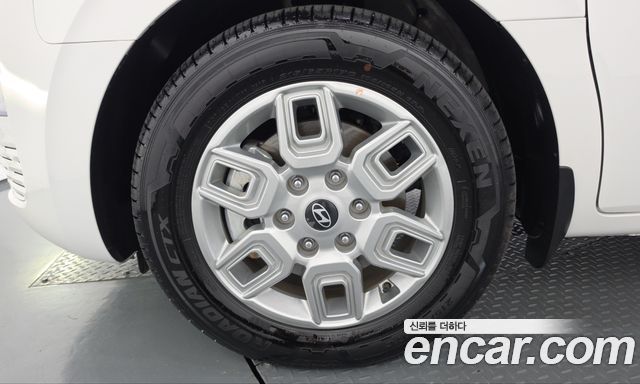 Hyundai Staria 2025 — photo 5