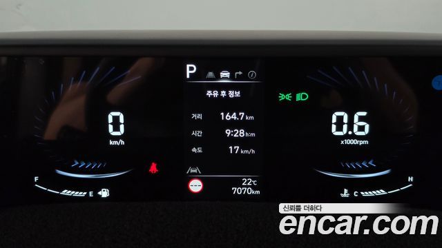 Hyundai Staria 2025 — photo 11