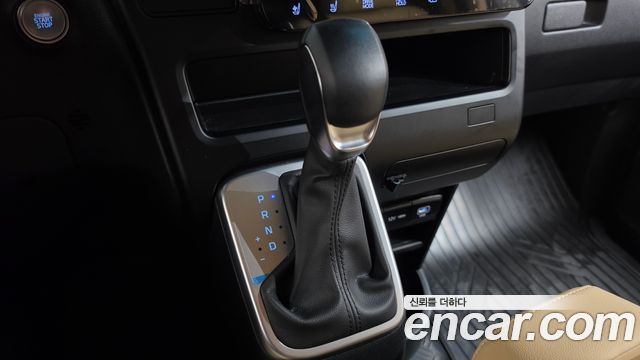 Hyundai Staria 2025 — photo 12