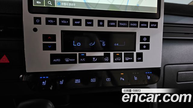 Hyundai Staria 2025 — photo 18