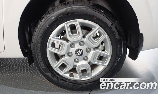 Hyundai Staria 2025 — photo 7