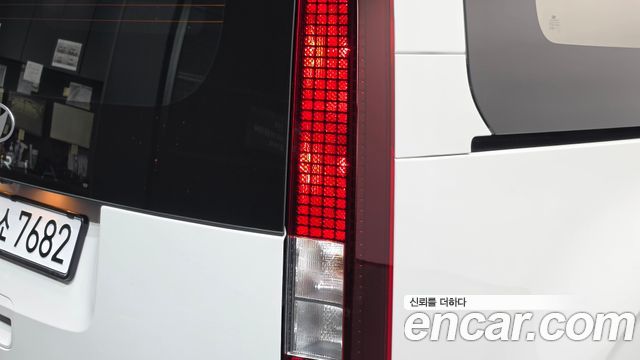 Hyundai Staria 2025 — photo 9