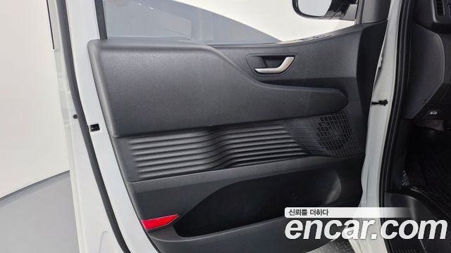 Hyundai Staria 2025 — photo 14