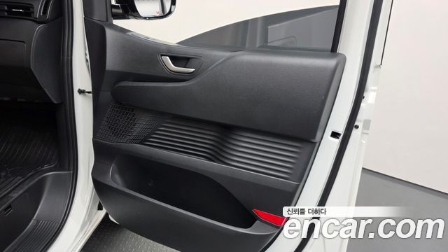 Hyundai Staria 2025 — photo 15