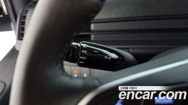 Hyundai Staria 2025 — photo 32