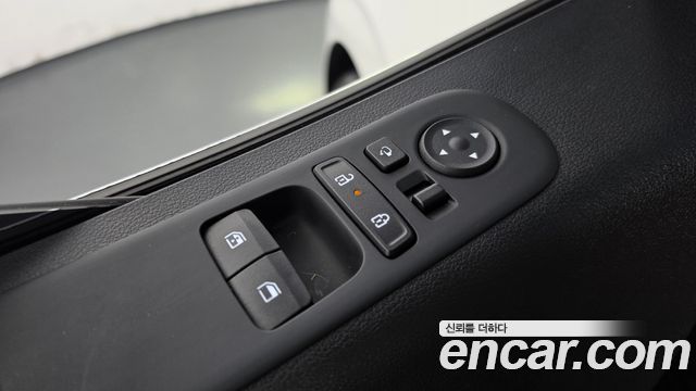 Hyundai Staria 2025 — photo 33