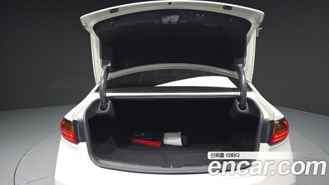 Kia K7 2018 — photo 20
