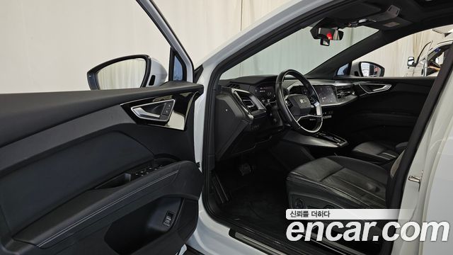 Audi Q4 e-tron 2022 — photo 10