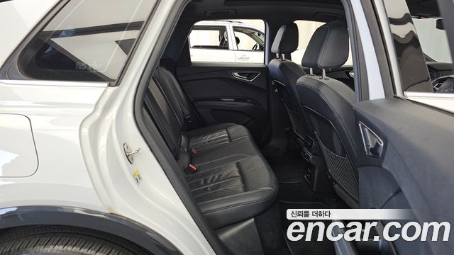 Audi Q4 e-tron 2022 — photo 12