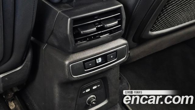 Audi Q4 e-tron 2022 — photo 18