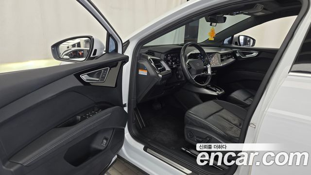 Audi Q4 e-tron 2022 — photo 10