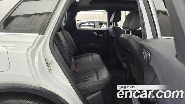Audi Q4 e-tron 2022 — photo 12